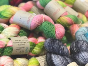 Coloured threads of wool